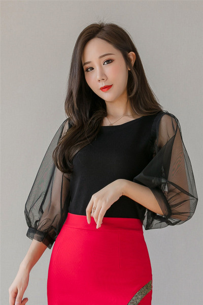 Új modell női pulóver ovális nyakkivágással és pecsét ujjakkal