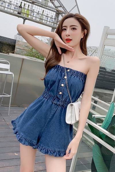 Trumpas vasarinis džinsinis kombinezonas su garbanomis ir sagomis