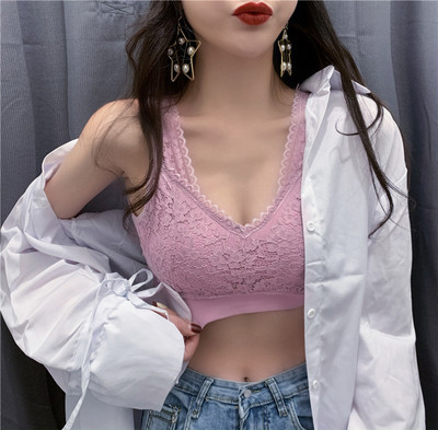 Moteriška nėriniuota krūtinė su plačiais petnešėlėmis