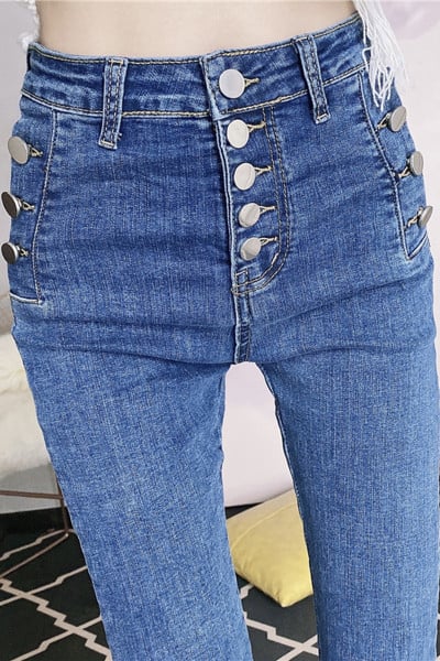 Naiste liibuvad nööpidega teksad