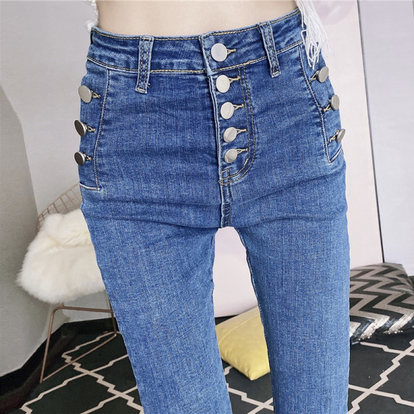 Naiste liibuvad nööpidega teksad