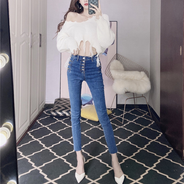 Naiste liibuvad nööpidega teksad