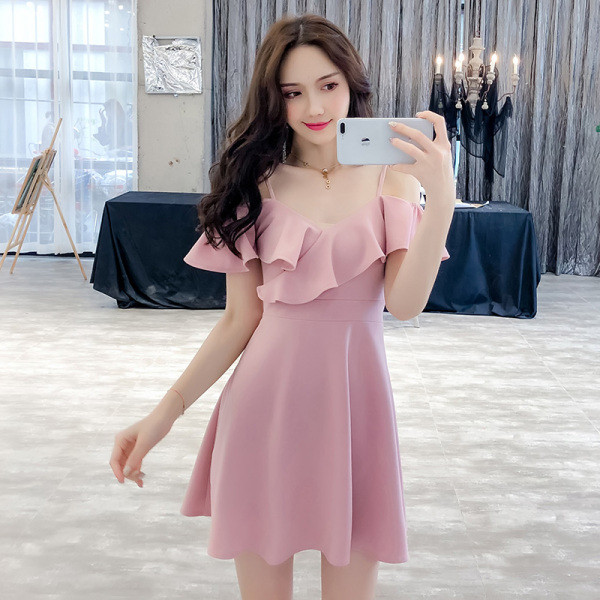 Rochie de dama model decupata cu umerii goi si bretele subtiri