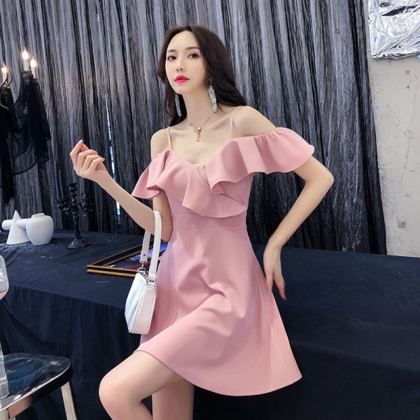 Rochie de dama model decupata cu umerii goi si bretele subtiri