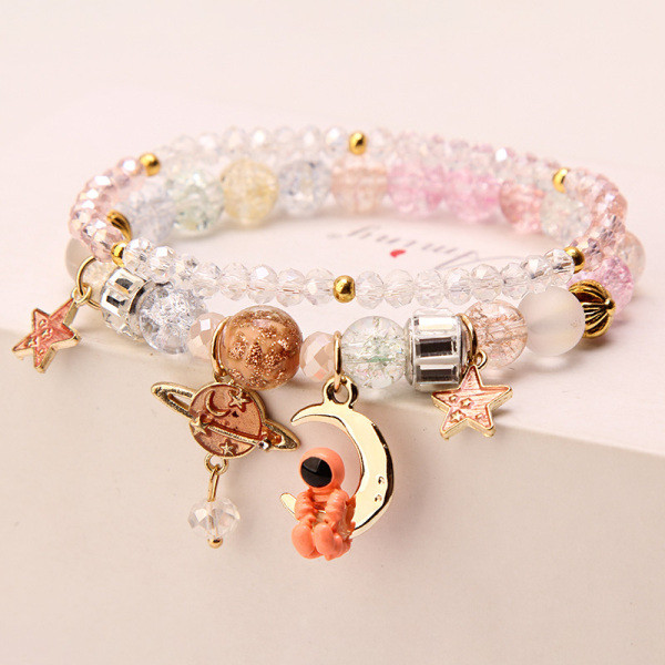 Moodne naiste käevõru värviliste helmeste ja metallist ripatsidega