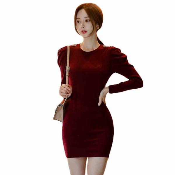 Rochie scurtă de damă elegantă, cu decolteu rotund