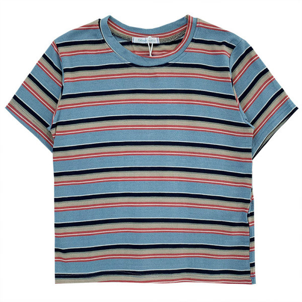 Laisva moteriška dryžuota palaidinė trumpomis rankovėmis ir ovalia iškirpte