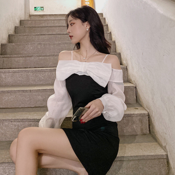 Naujo modelio moteriškas sijonas apnuogintais pečiais ir kaspinu