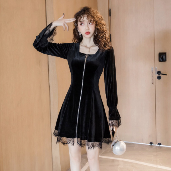 Retro stiliaus moteriška suknelė su užtrauktuku ir kvadratine iškirpte