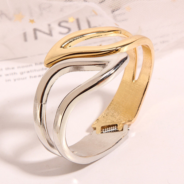 Dvobojna ženska metalna narukvica