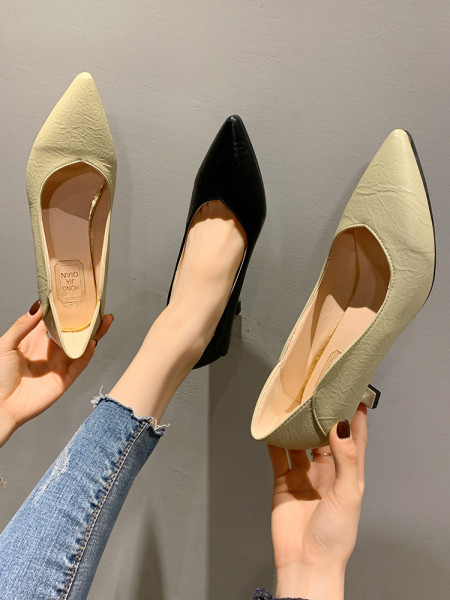 Pantofi de dama din piele cu toc subtire - model ascutit