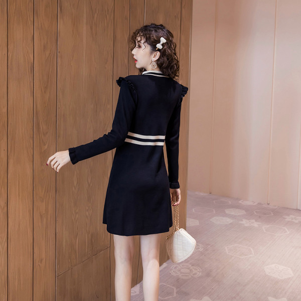 Rochie de dama actuala cu nasturi si maneci lungi