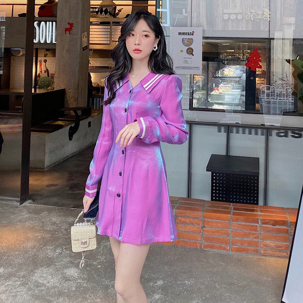 Rochie moderna de dama cu maneci lungi, decolteu spitz si nasturi