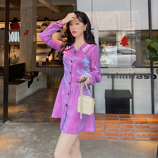 Rochie moderna de dama cu maneci lungi, decolteu spitz si nasturi