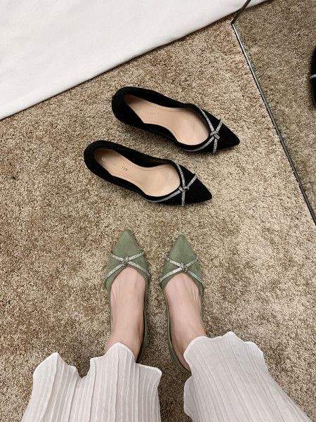 Stilingi moteriški batai plonu 7 cm kulnu - smailaus modelio