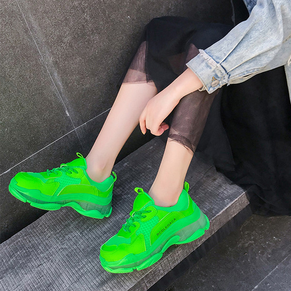 Hit adidași de damă cu talpă aspră în mai multe culori neon