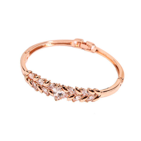 Stílusos fém női karkötő díszkövekkel