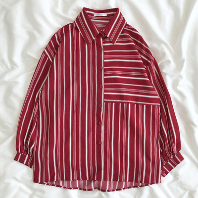 Platūs dryžuoti moteriški marškiniai su klasikine apykakle ir sagomis