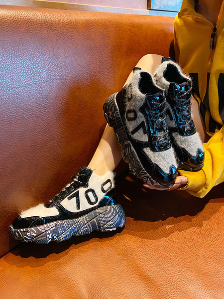 Alkalmi női tornacipő magas talppal és pehellyel