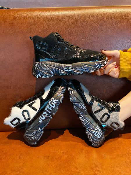 Alkalmi női tornacipő magas talppal és pehellyel