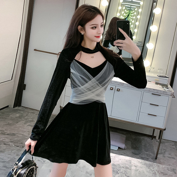 Naujo modelio moteriška suknelė su tiuliu - kirpimo modelis iš aksomo