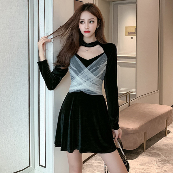 Naujo modelio moteriška suknelė su tiuliu - kirpimo modelis iš aksomo