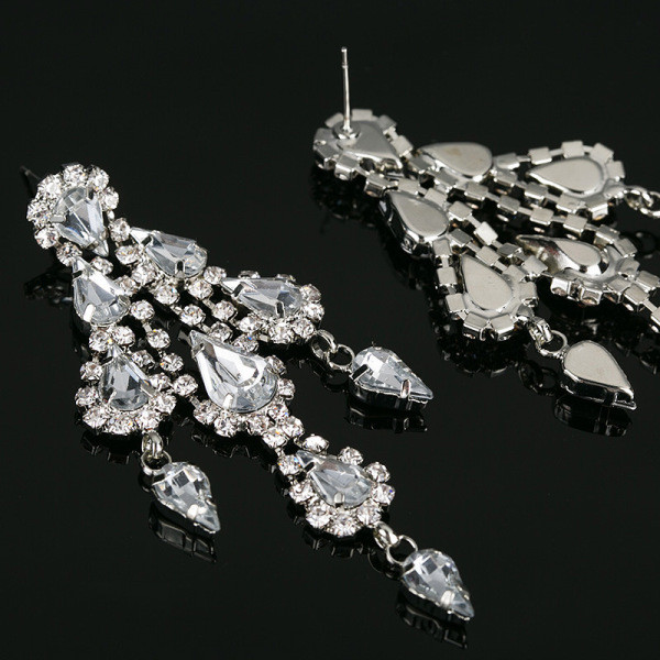 Stilingi moteriški kabantys auskarai su sidabriniais akmenukais