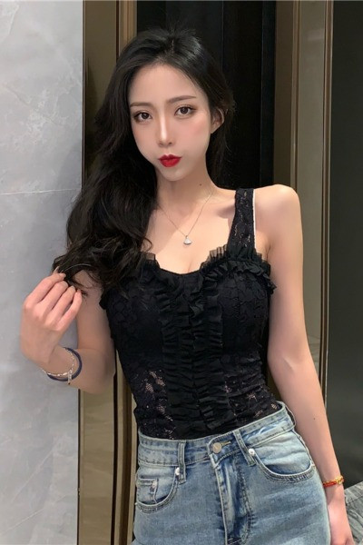 Női csipke felső fürtökkel