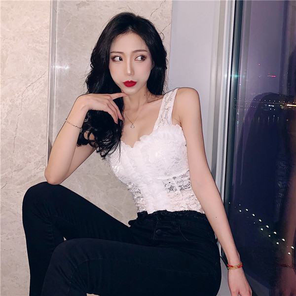 Női csipke felső fürtökkel