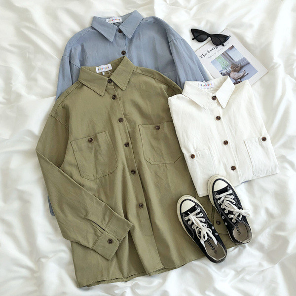 Cămașă retro de damă lată, cu guler și nasturi clasici