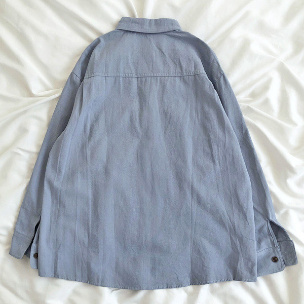 Cămașă retro de damă lată, cu guler și nasturi clasici