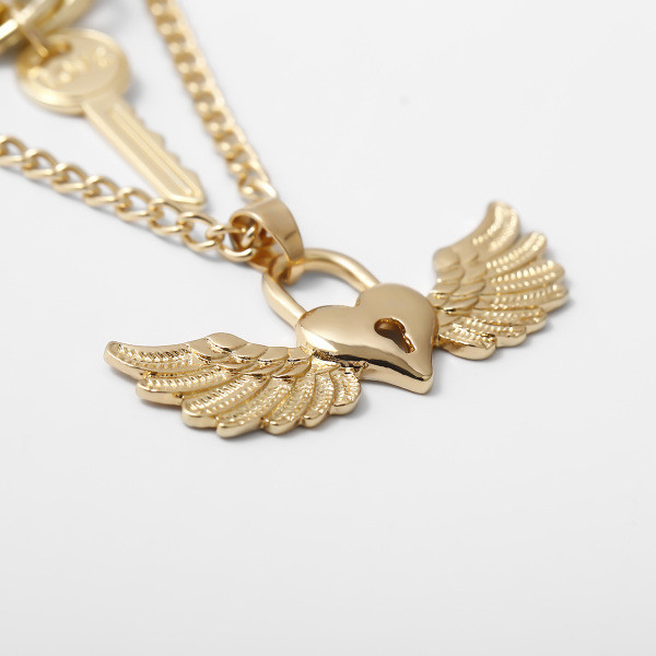 Aktuelna ženska ogrlica sa tri reda i privjescima