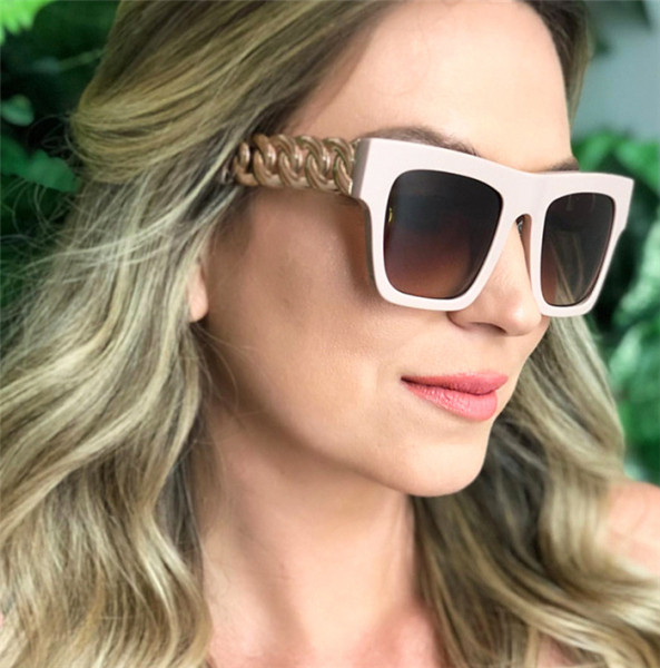 Stiilsed ruudukujulised naiste päikeseprillid