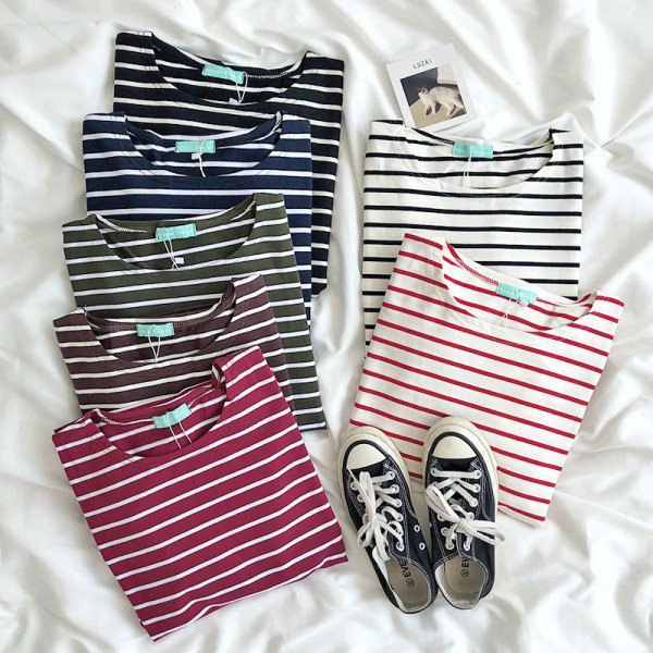 Ležerna ženska bluza na pruge s dugim rukavima i ovalnim izrezom