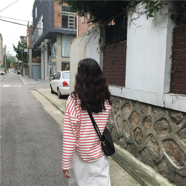 Ležerna ženska bluza na pruge s dugim rukavima i ovalnim izrezom