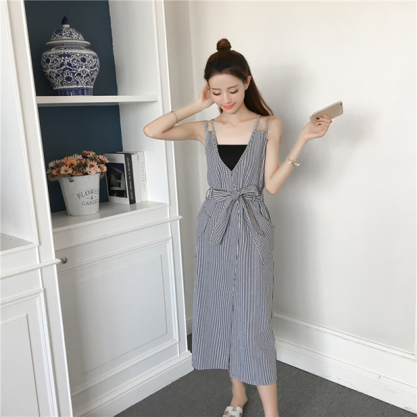 Rochie asimetrică în dungi cu centură