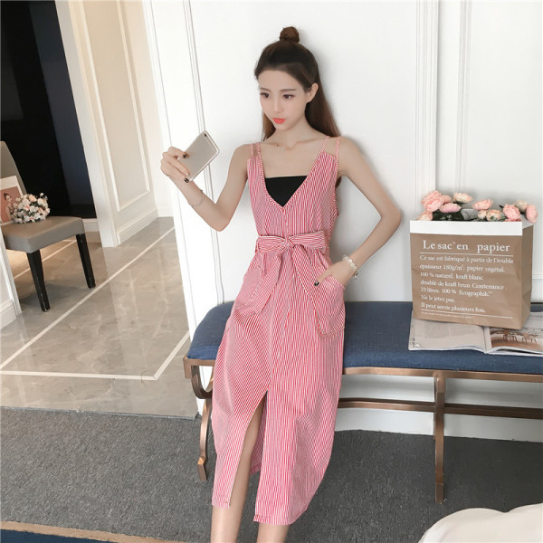 Rochie asimetrică în dungi cu centură