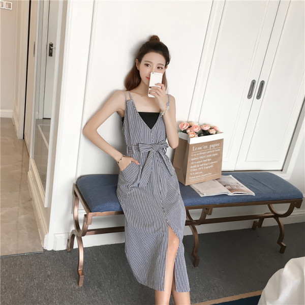 Rochie asimetrică în dungi cu centură