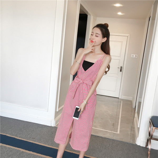 Rochie asimetrică în dungi cu centură