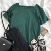 Įprasti moteriški marškinėliai kvadratine iškirpte