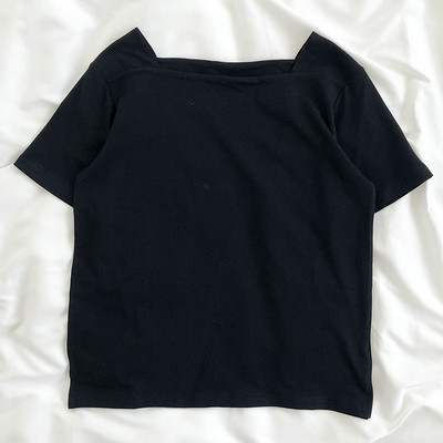 Įprasti moteriški marškinėliai kvadratine iškirpte