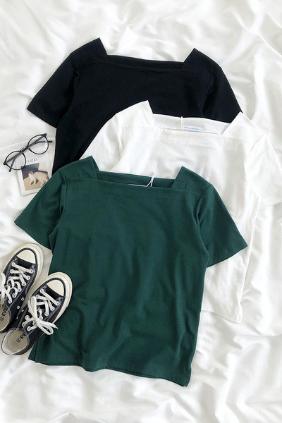 Įprasti moteriški marškinėliai kvadratine iškirpte