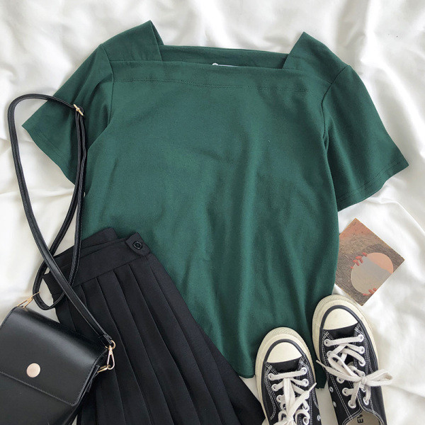 Įprasti moteriški marškinėliai kvadratine iškirpte