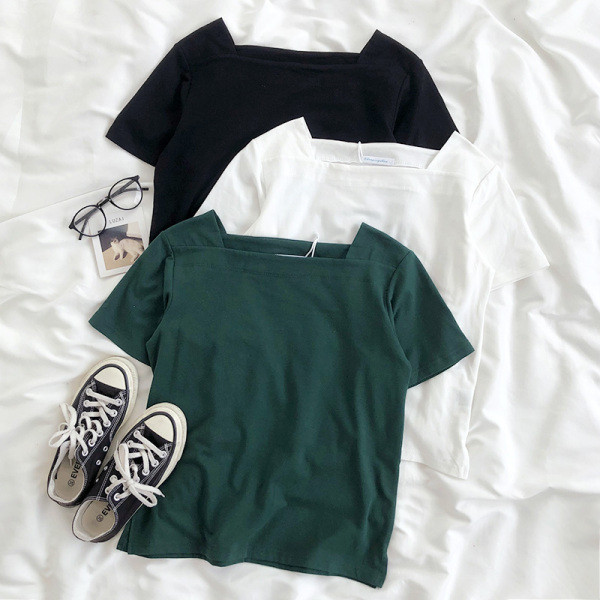 Įprasti moteriški marškinėliai kvadratine iškirpte