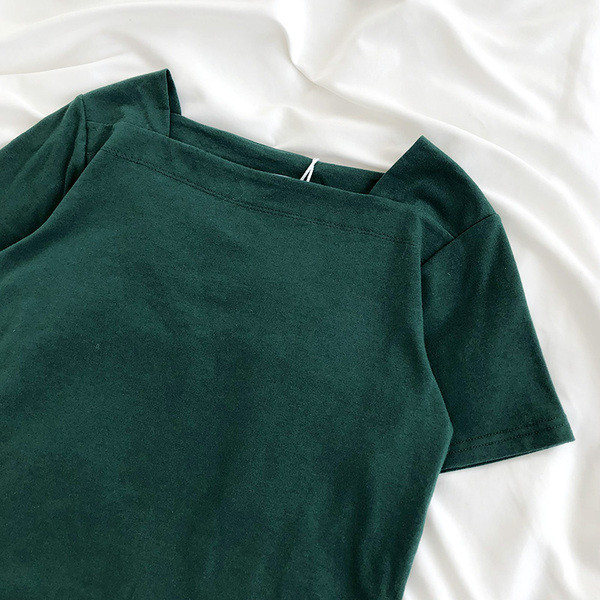 Įprasti moteriški marškinėliai kvadratine iškirpte