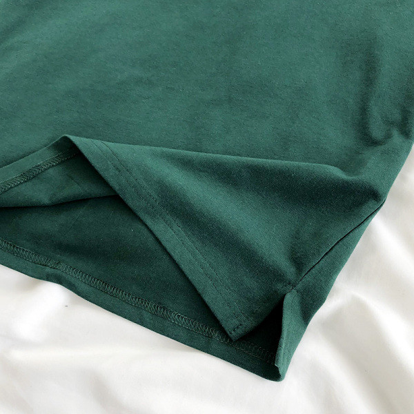 Įprasti moteriški marškinėliai kvadratine iškirpte