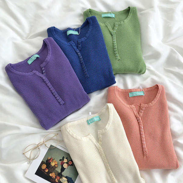 Ležerna ženska pripijena bluza s gumbima