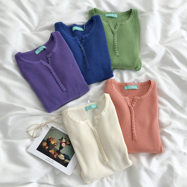 Ležerna ženska pripijena bluza s gumbima