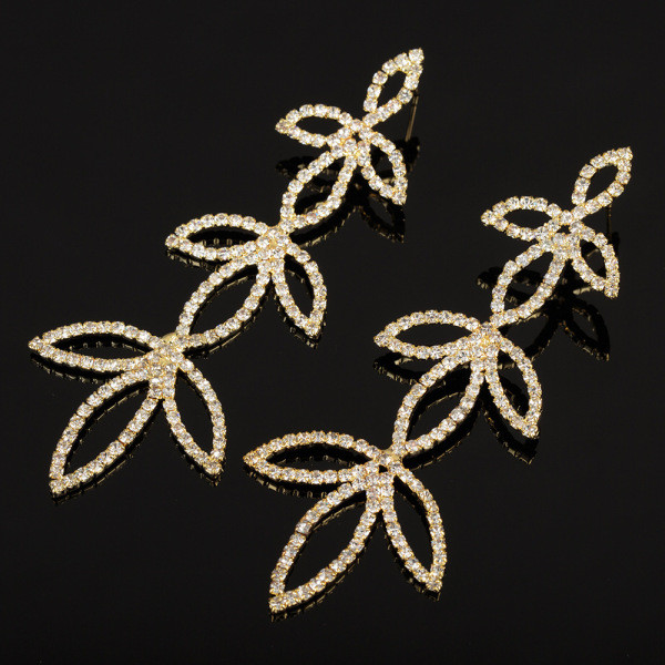 Elegáns női lógó fülbevaló levelek formájában