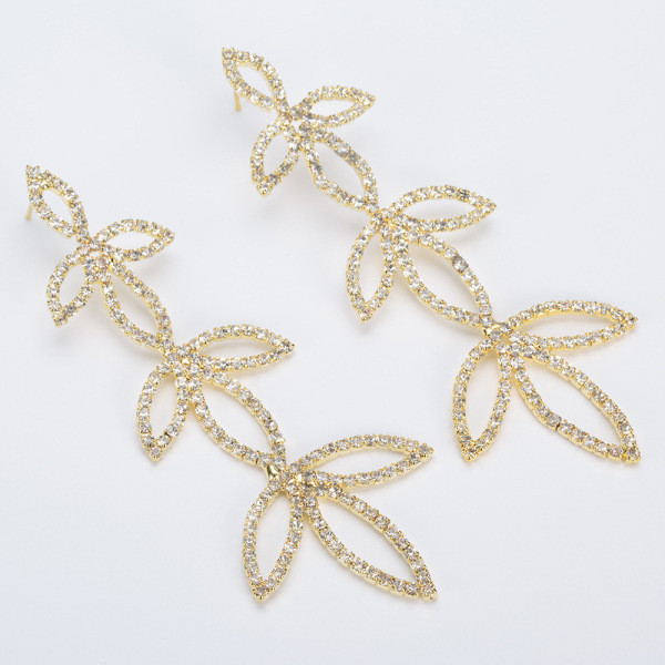 Elegáns női lógó fülbevaló levelek formájában